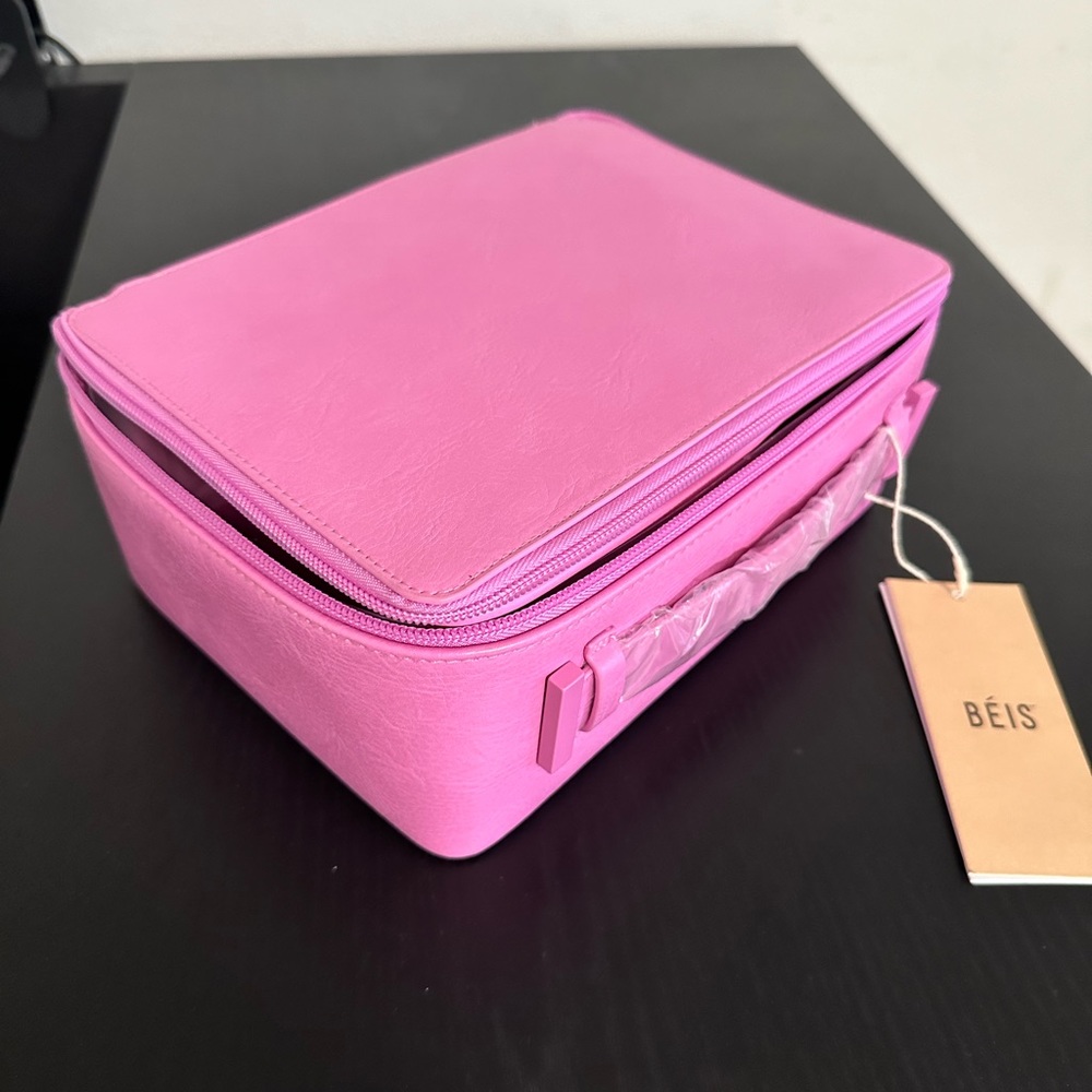 NWT Beis berry cosmetics case